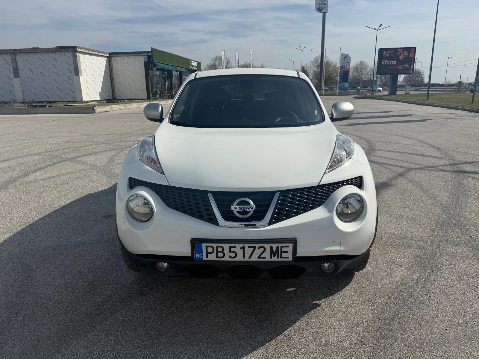 Nissan Juke 1.6i-нави-кожа-обслужен, снимка 2 - Автомобили и джипове - 54218568
