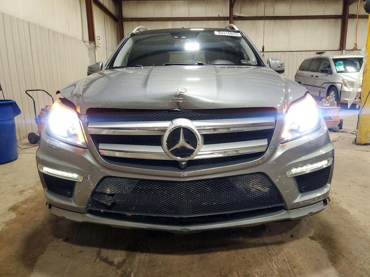 Mercedes-Benz GL 550 4MATIC AMG PACK| HARMAN/KARDON| 360 КАМЕРА| , снимка 2 - Автомобили и джипове - 55743611