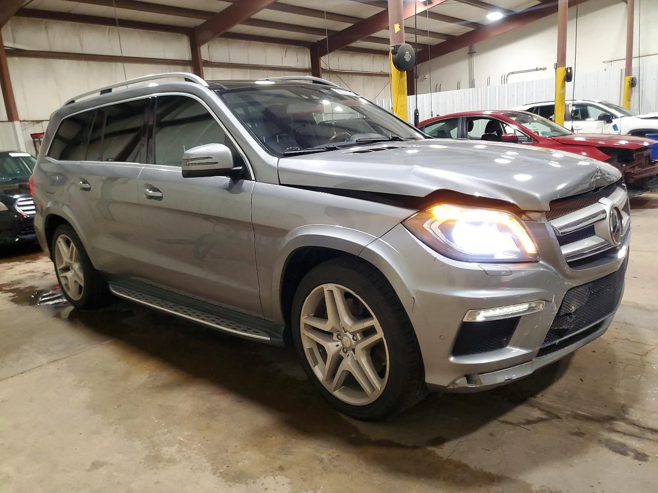 Mercedes-Benz GL 550 4MATIC AMG PACK| HARMAN/KARDON| 360 КАМЕРА| , снимка 3 - Автомобили и джипове - 55743611