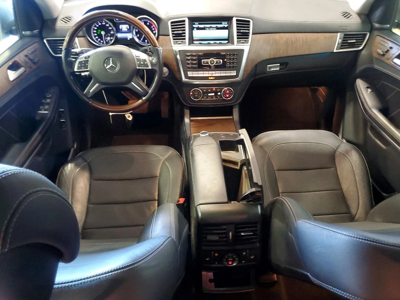 Mercedes-Benz GL 550 4MATIC AMG PACK| HARMAN/KARDON| 360 КАМЕРА| , снимка 8 - Автомобили и джипове - 55743611