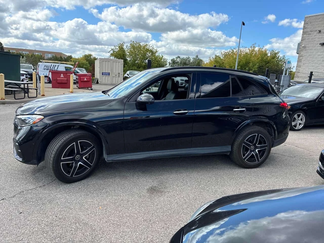 Mercedes-Benz GLC 300 | CARFAX | ГЛАВНО ПРЕДСТАВИТЕЛСТВО НА MERCEDES, снимка 3 - Автомобили и джипове - 56205993