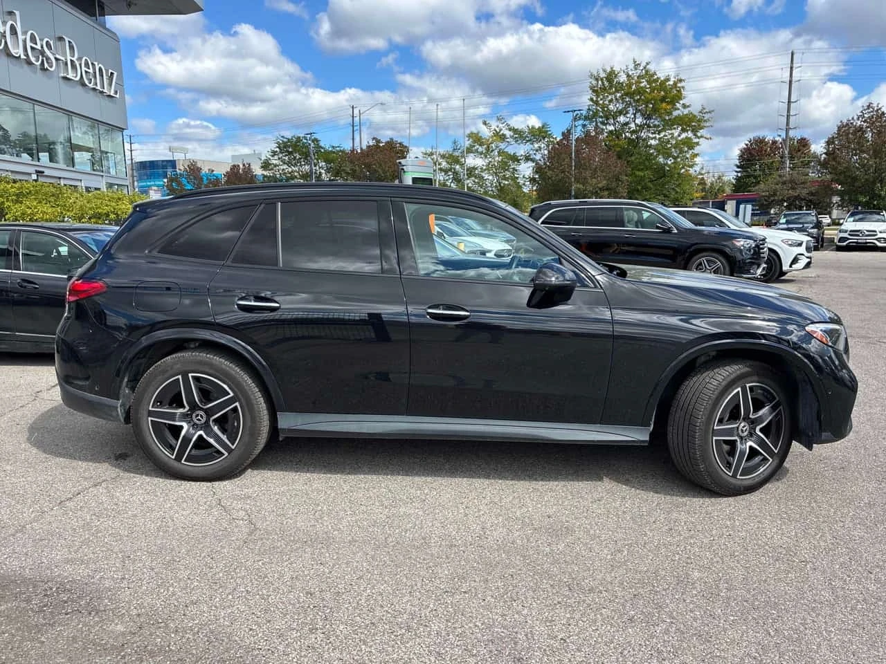 Mercedes-Benz GLC 300 | CARFAX | ГЛАВНО ПРЕДСТАВИТЕЛСТВО НА MERCEDES, снимка 4 - Автомобили и джипове - 56205993