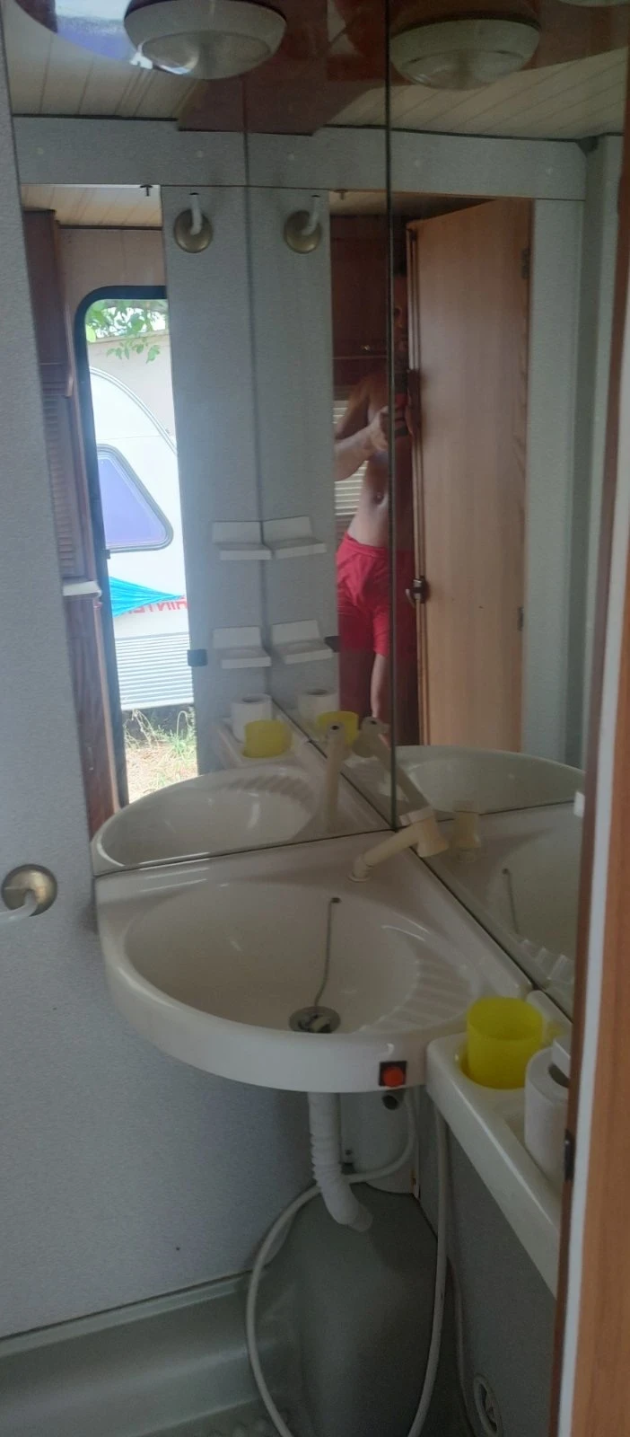 Каравана Elnagh Soleado 535, снимка 9 - Каравани и кемпери - 53775641