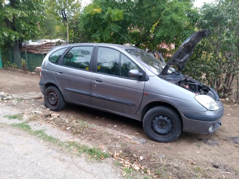 Renault Scenic, снимка 10 - Автомобили и джипове - 47453554