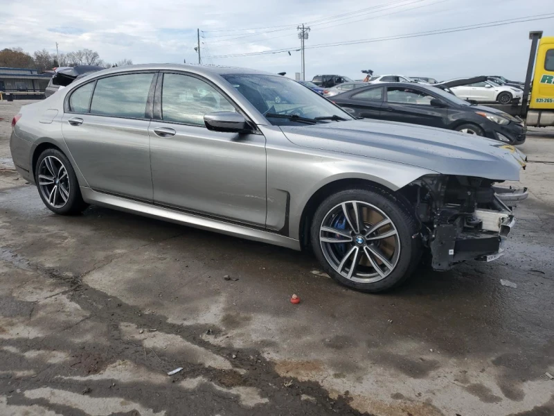 BMW 750 4.4L 8 All wheel drive, снимка 2 - Автомобили и джипове - 48376483