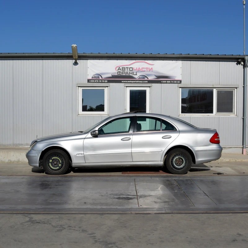 Mercedes-Benz E 220 2.2 CDI, снимка 3 - Автомобили и джипове - 51766262