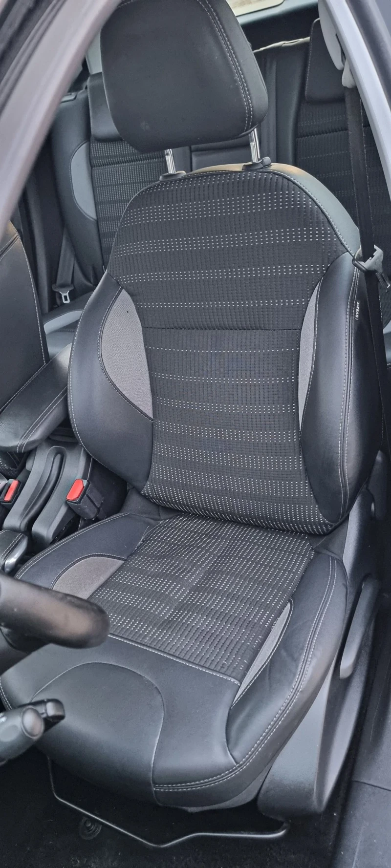 Peugeot 2008 1.6 Blue HDI Allure, снимка 11 - Автомобили и джипове - 52190249