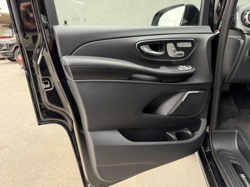 Mercedes-Benz V 300 d 4MATIC LONG, снимка 9 - Автомобили и джипове - 52554188