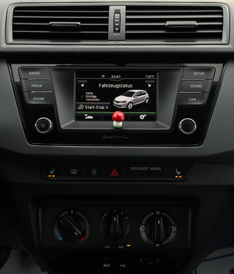 Skoda Fabia 1.0i 92000km EURO 6, снимка 13 - Автомобили и джипове - 53501040