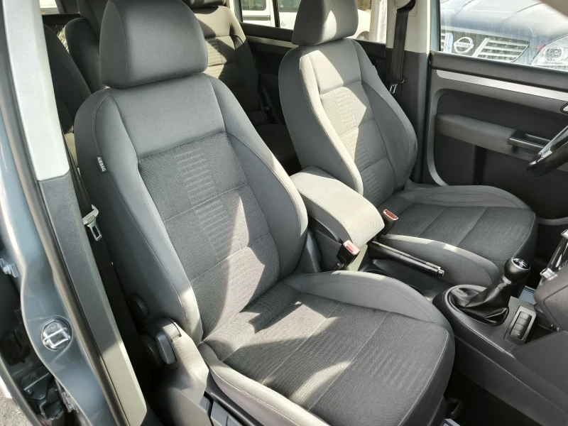 VW Touran 2.0TDI, снимка 8 - Автомобили и джипове - 53537770