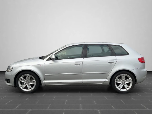 Audi A3 TDI S-Line Германия Клима  , снимка 2 - Автомобили и джипове - 52817522