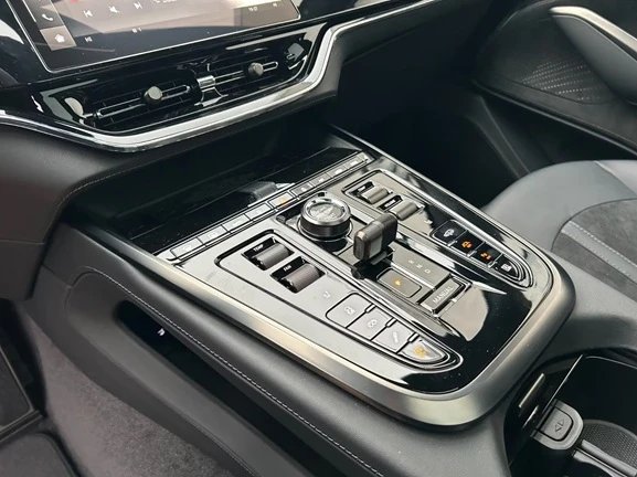 Aston Martin DBX 707 = Black Pack = Panorama �������� | Mobile.bg � ����������� 9