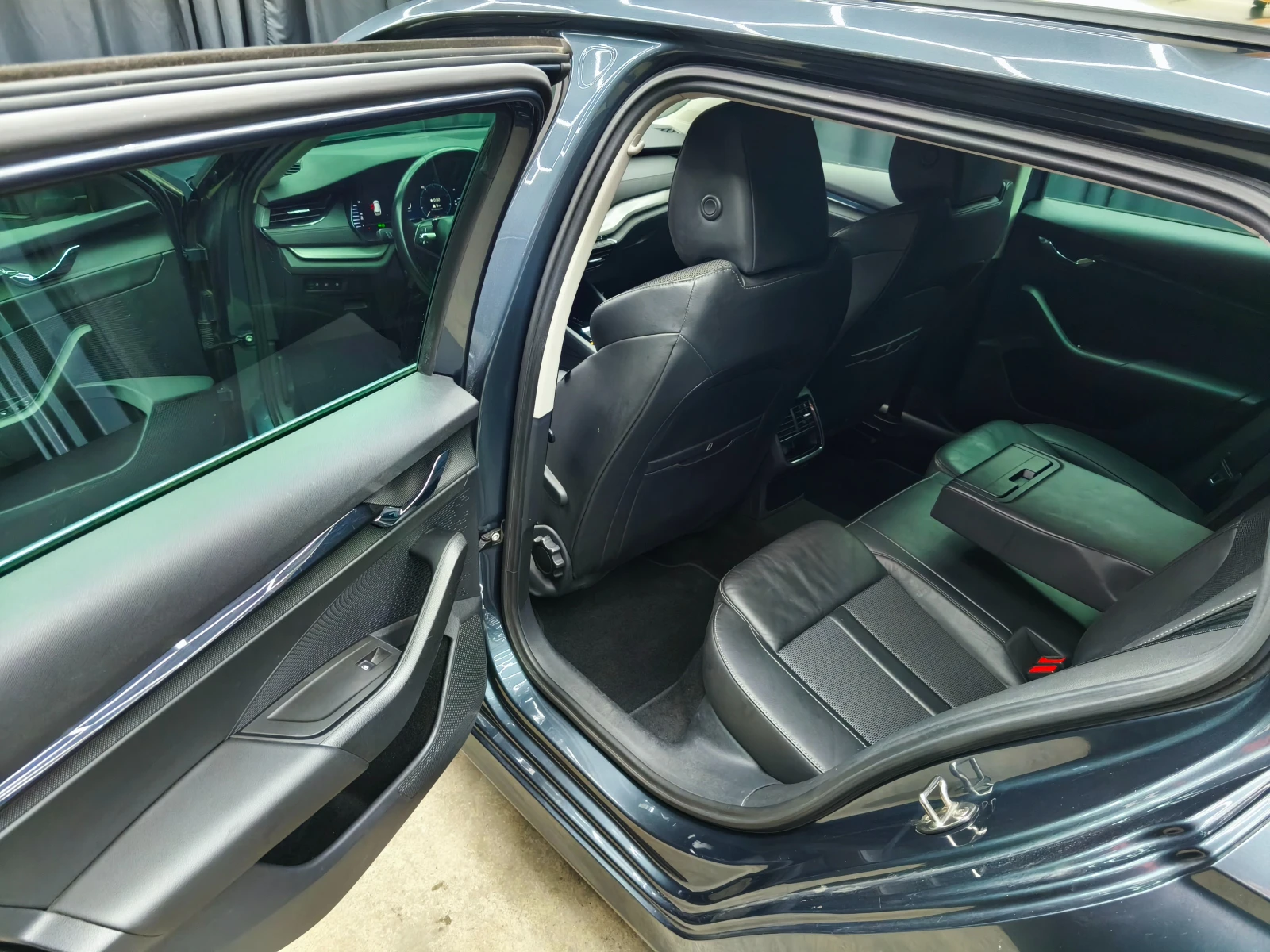 Skoda Octavia 1.5G-Tec* VURTUAL COCKPIT* LED* МЕТАН - изображение 9
