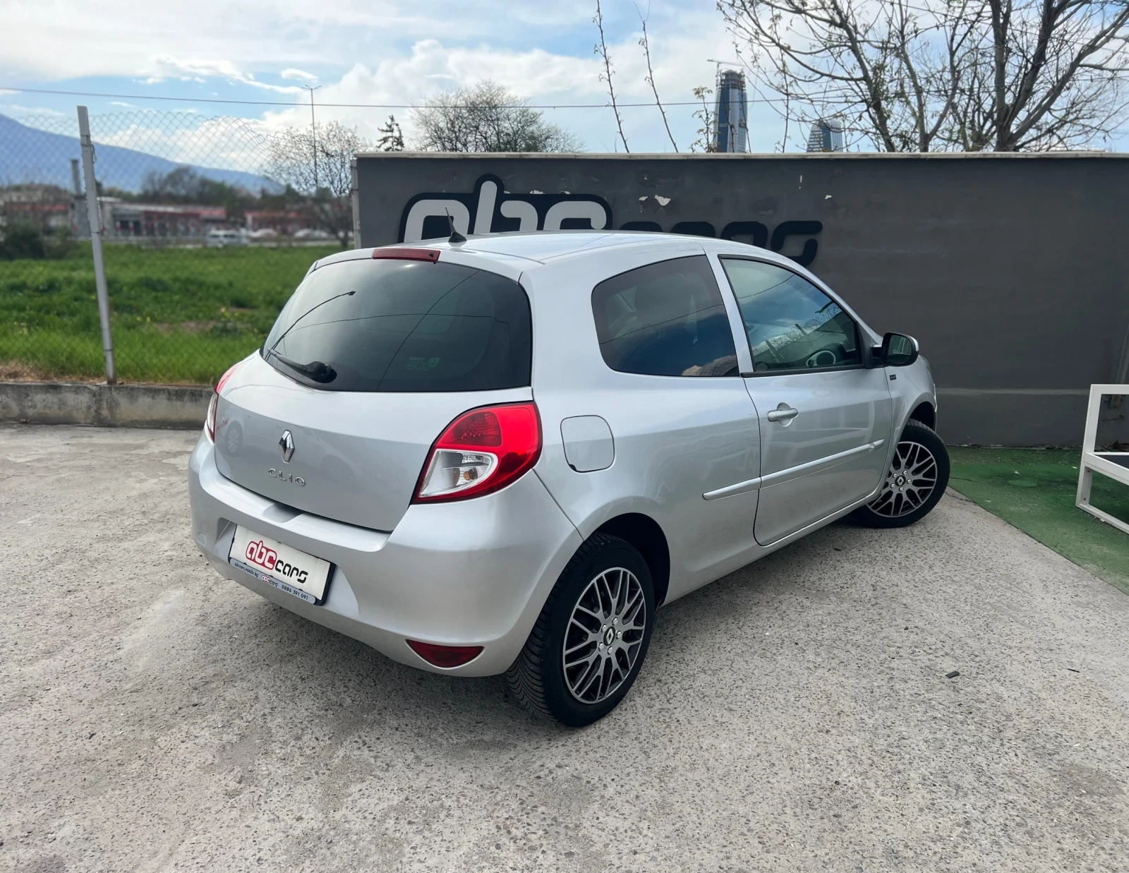 Renault Clio 1.2i 16v Yahoo - изображение 4