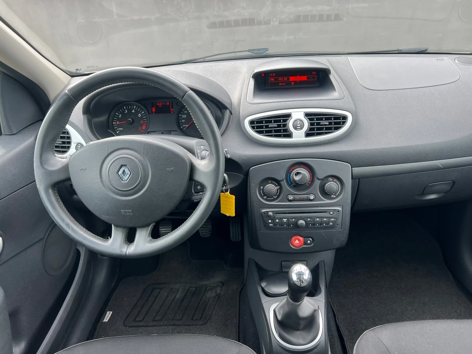 Renault Clio 1.2i 16v Yahoo - изображение 10