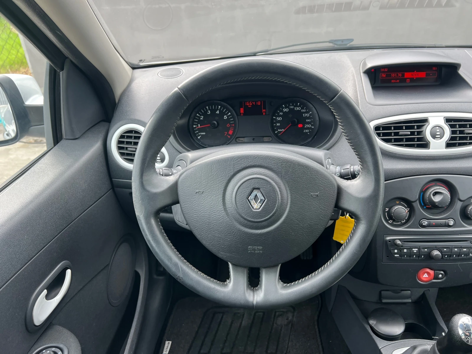 Renault Clio 1.2i 16v Yahoo - изображение 9