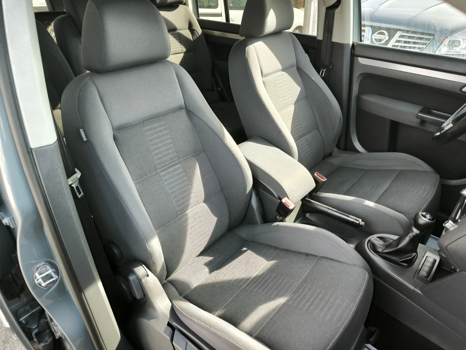 VW Touran 2.0TDI - изображение 8