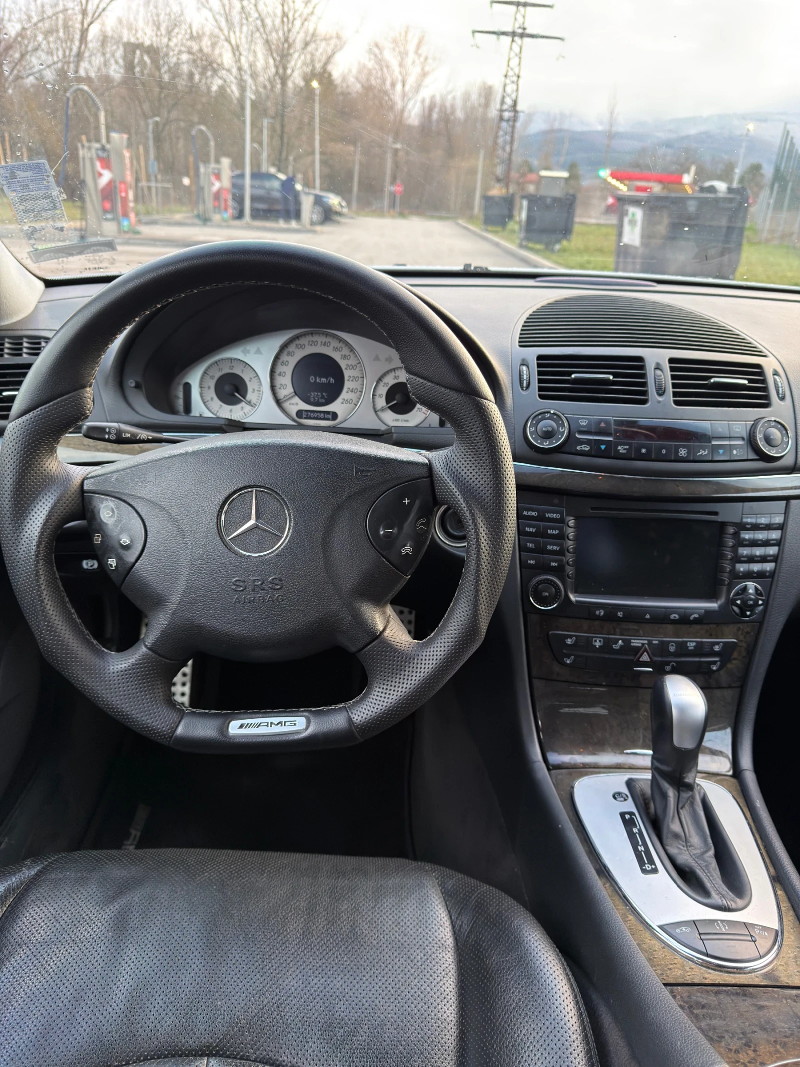 Mercedes-Benz E 500 AMG/FULL/LPG, снимка 11 - Автомобили и джипове - 54009681