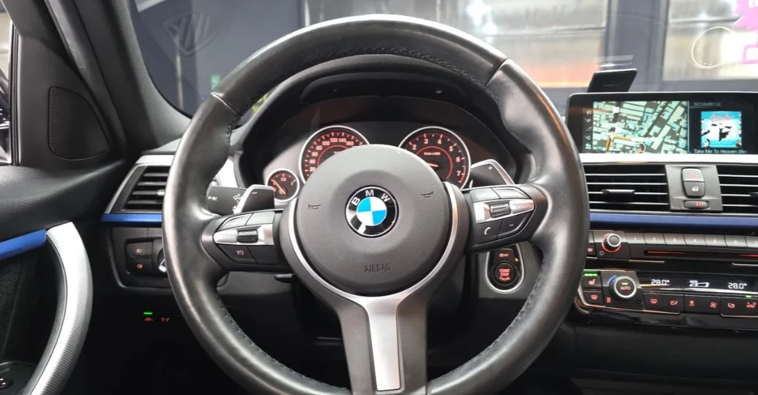 BMW 320  M Sport, снимка 13 - Автомобили и джипове - 54468670