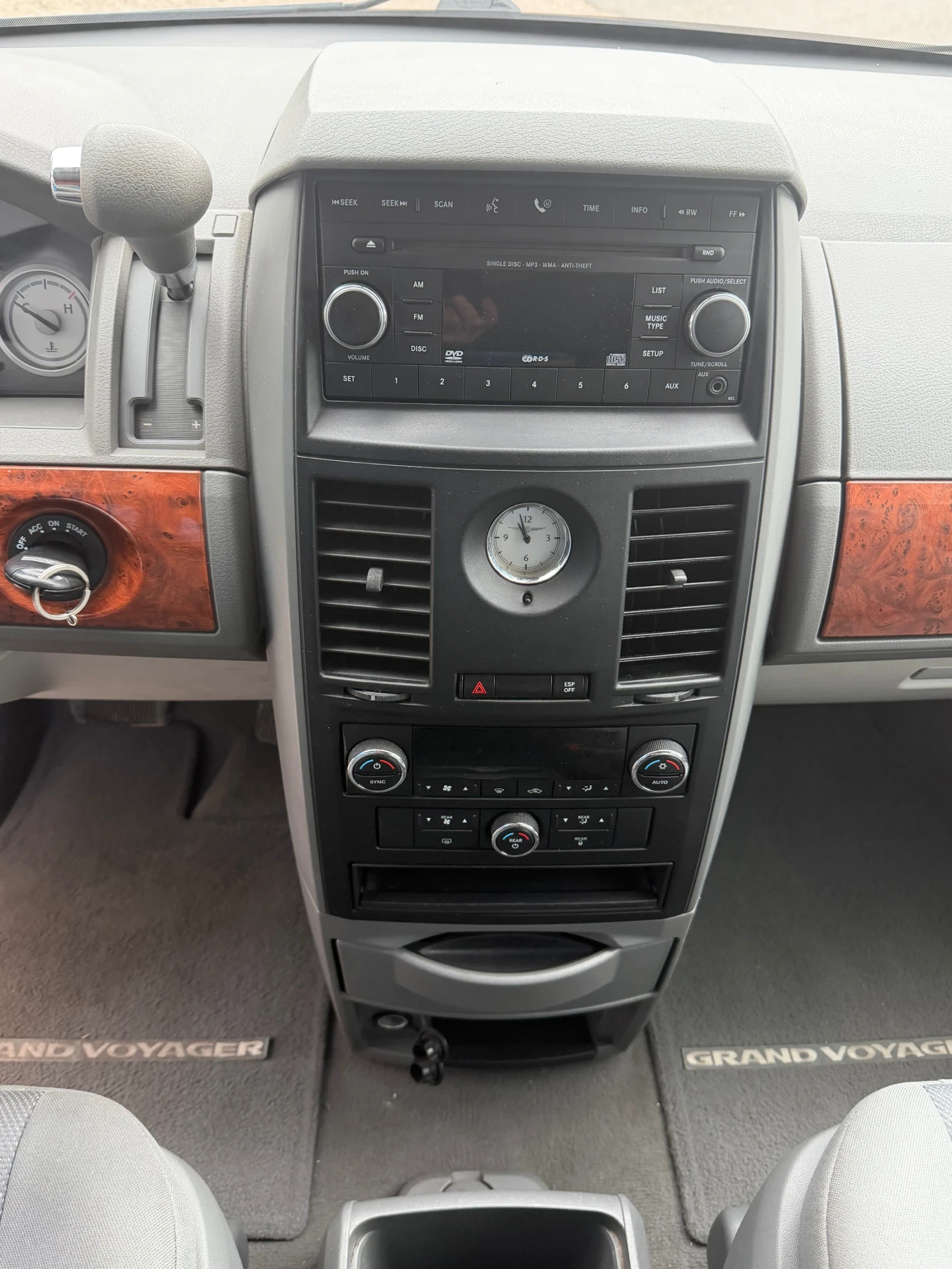 Chrysler Gr.voyager 2, 8 CRDI, снимка 12 - Автомобили и джипове - 54571784
