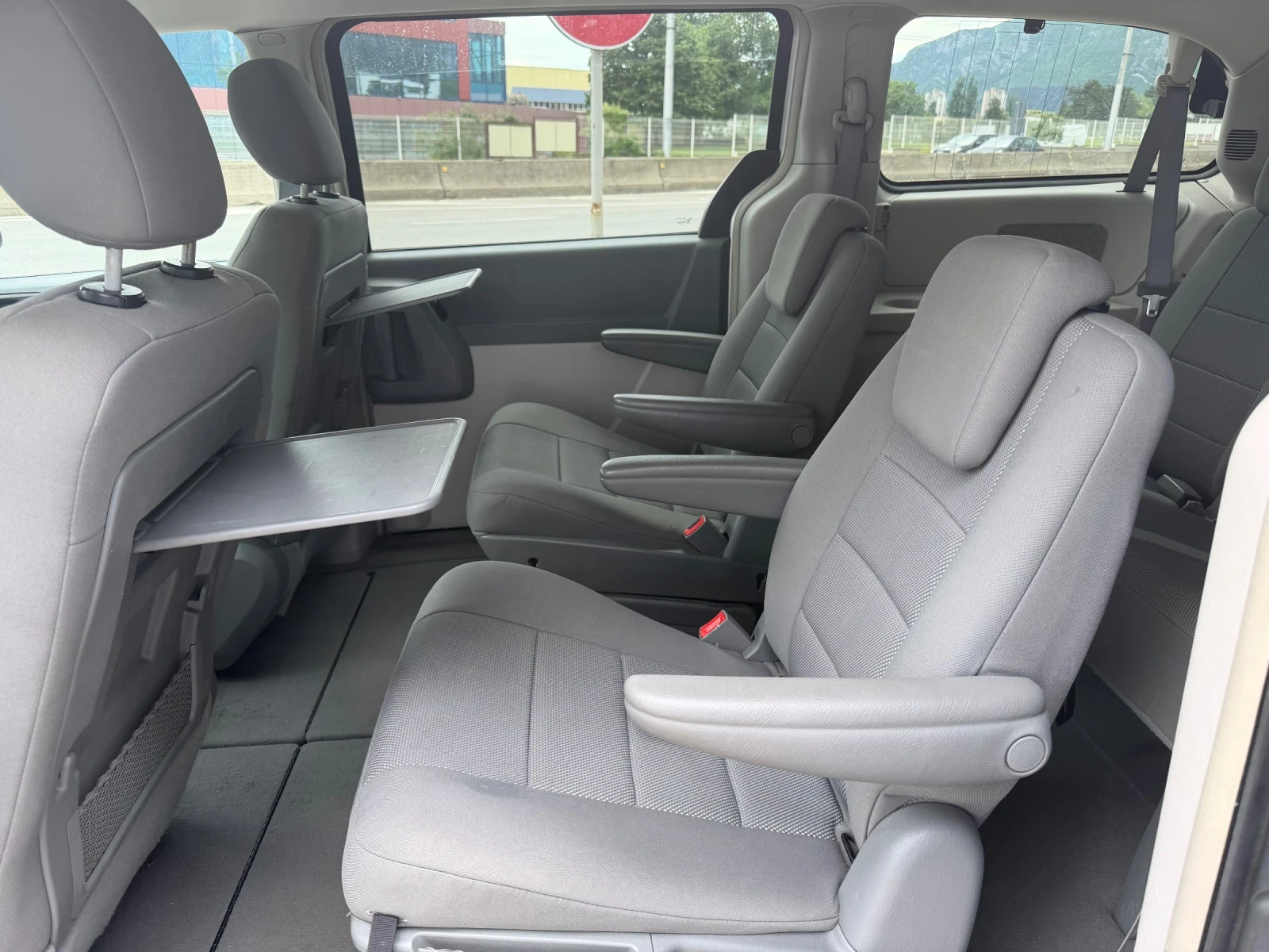 Chrysler Gr.voyager 2, 8 CRDI, снимка 8 - Автомобили и джипове - 54571784