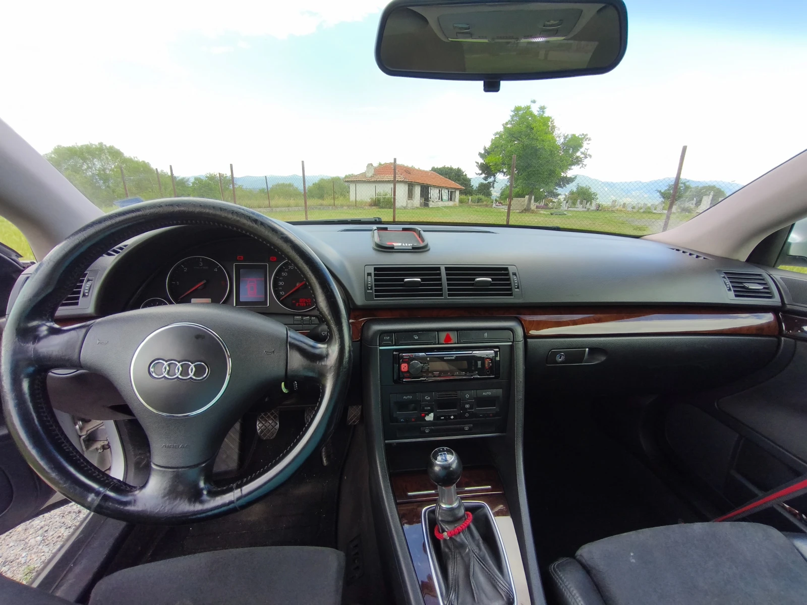 Audi A4 1.9 TDI, СТРАХОТНО ЗАПАЗЕН И ПОДДЪРЖАН, снимка 8 - Автомобили и джипове - 54811862
