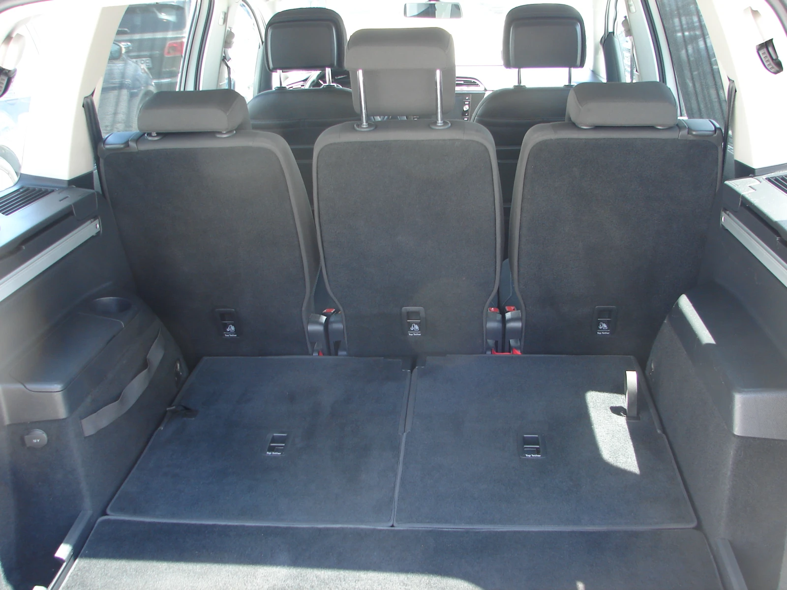VW Touran AUTO 7МЕСТЕН, снимка 15 - Автомобили и джипове - 54978982