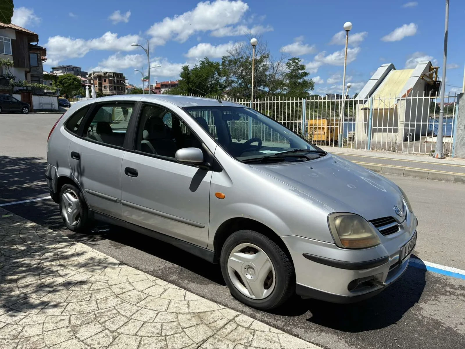 Nissan Almera tino