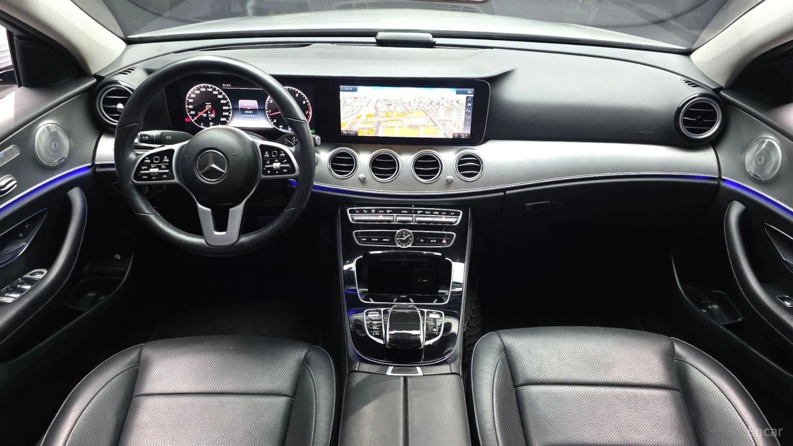Mercedes-Benz E 300 AMG* HUD* КОЖА* ОБДУХВ* НАВИ* АВТОКРЕДИТ, снимка 5 - Автомобили и джипове - 55664226