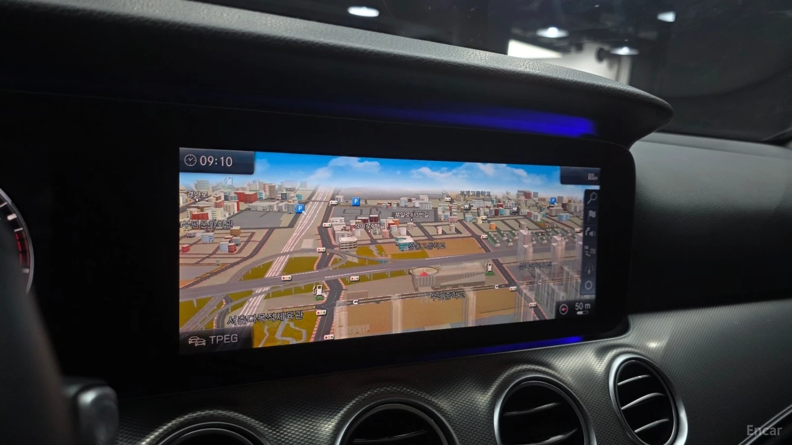 Mercedes-Benz E 300 AMG* HUD* КОЖА* ОБДУХВ* НАВИ* АВТОКРЕДИТ, снимка 12 - Автомобили и джипове - 55664226