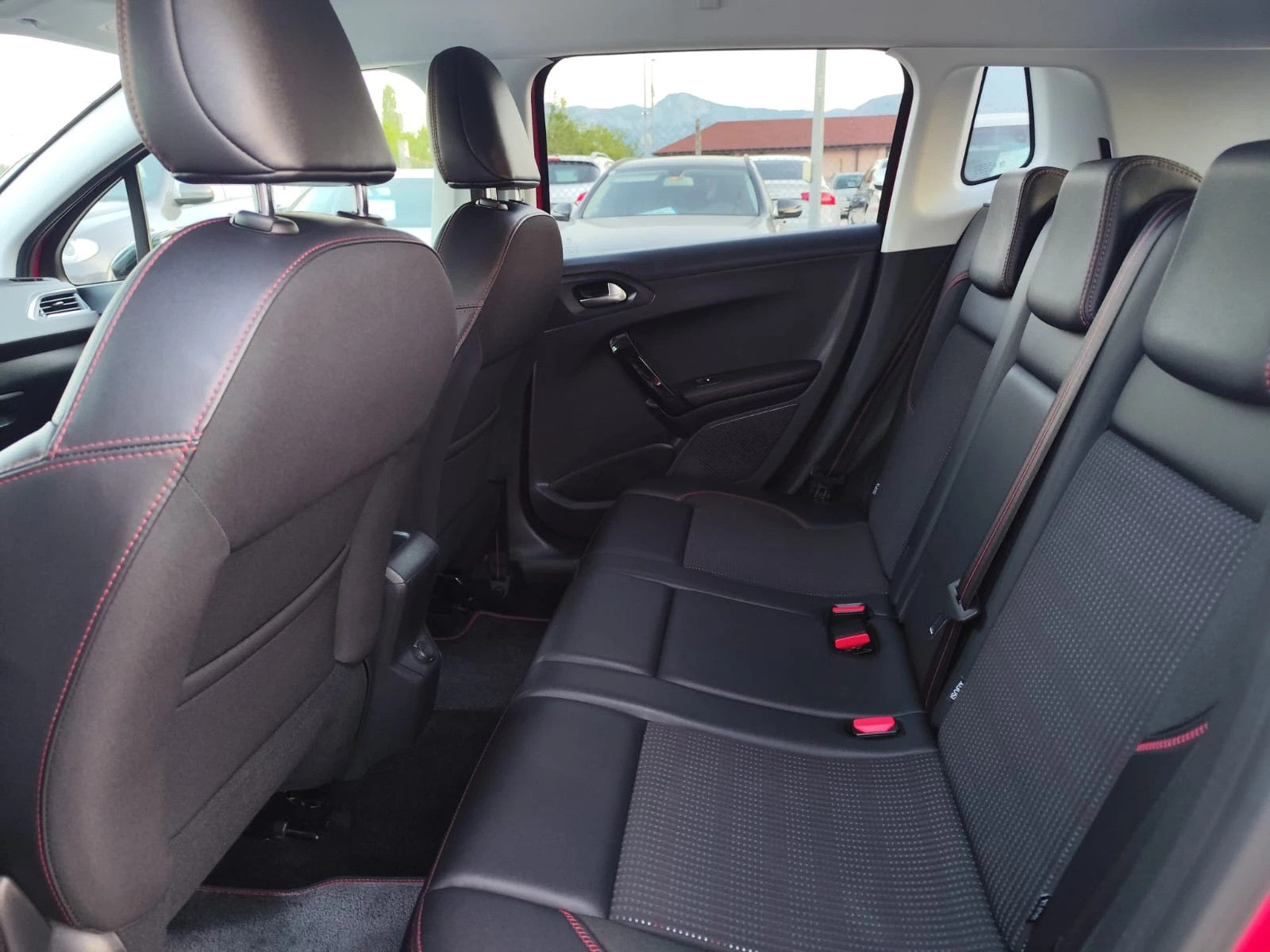 Peugeot 2008 1.2 бензин , снимка 14 - Автомобили и джипове - 55707979