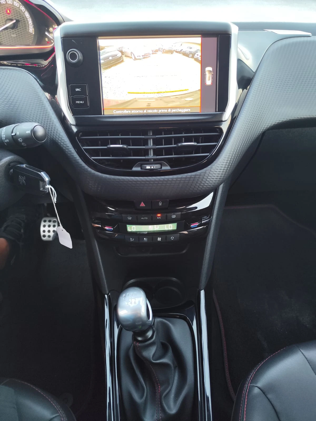 Peugeot 2008 1.2 бензин , снимка 13 - Автомобили и джипове - 55707979