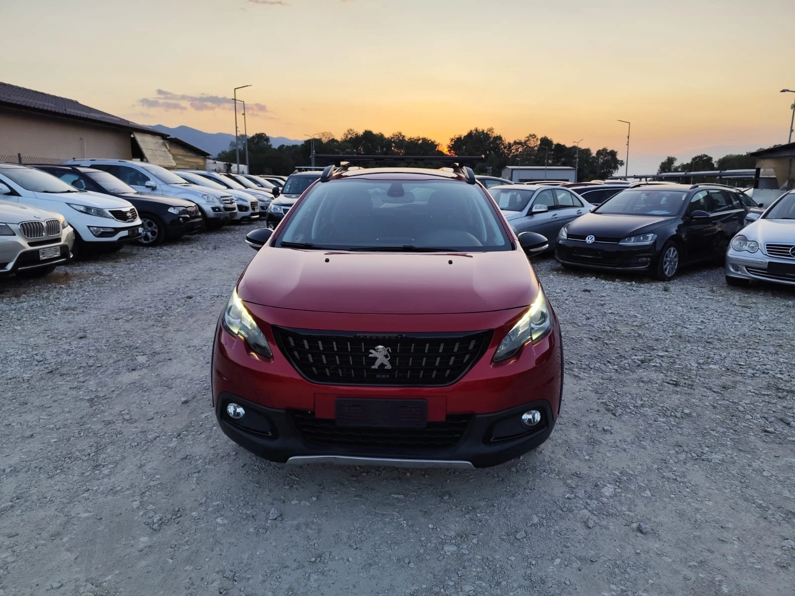 Peugeot 2008 1.2 бензин , снимка 2 - Автомобили и джипове - 55707979