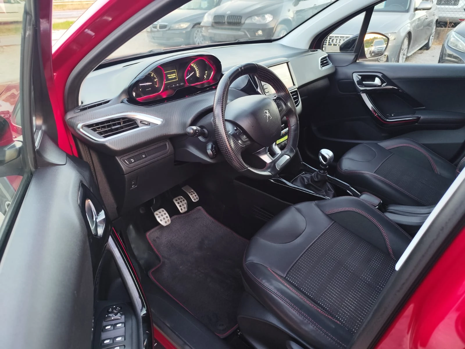 Peugeot 2008 1.2 бензин , снимка 11 - Автомобили и джипове - 55707979