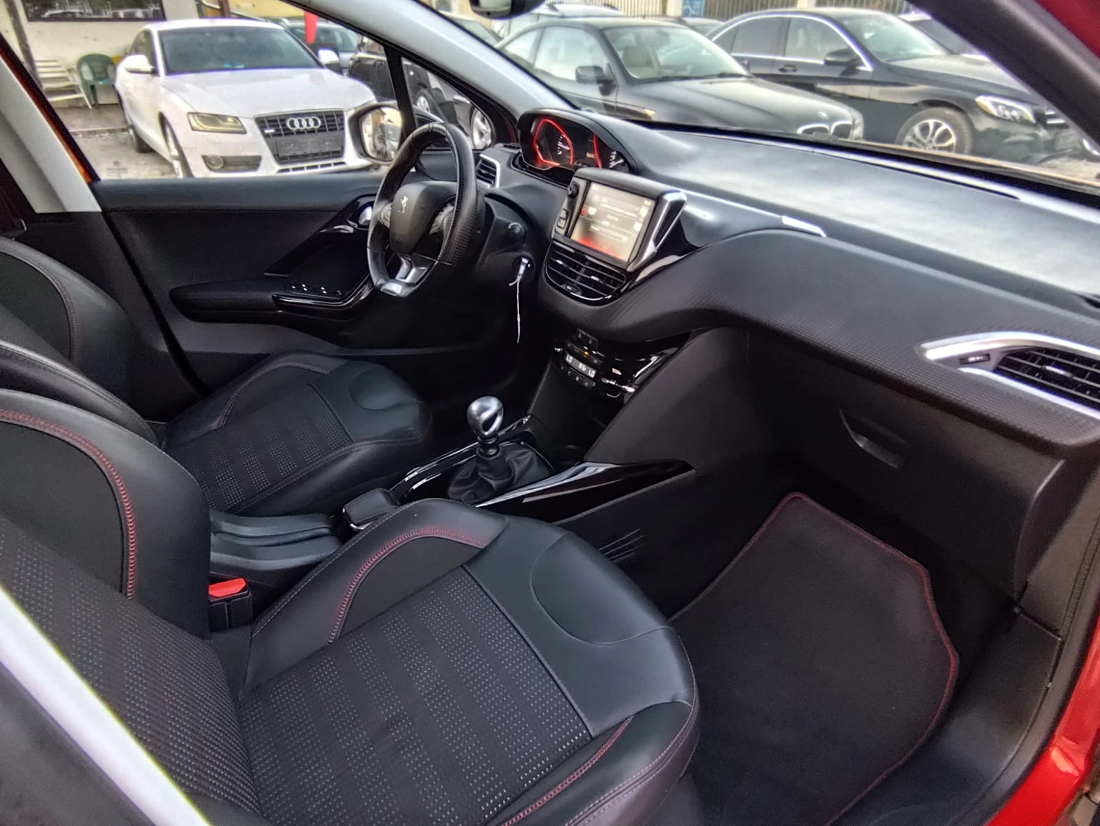 Peugeot 2008 1.2 бензин , снимка 12 - Автомобили и джипове - 55707979