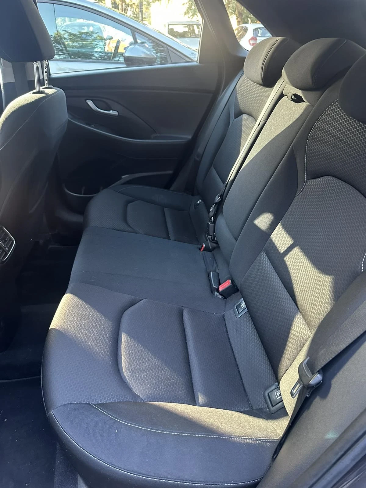 Hyundai I30 1.6 CRDI, снимка 8 - Автомобили и джипове - 56722784