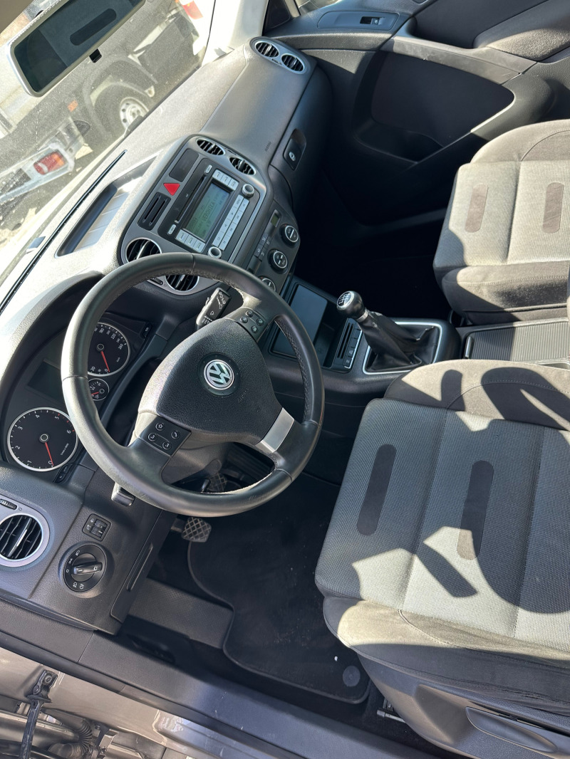 VW Tiguan 2.0tdi 4x4, снимка 8 - Автомобили и джипове - 45695589