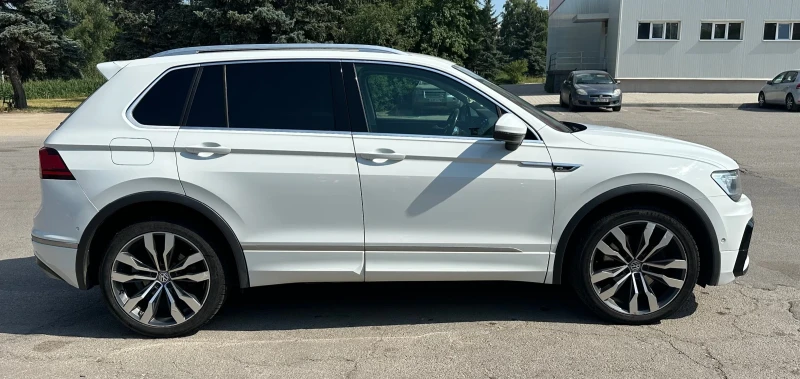 VW Tiguan 2.0 TDI R Line 4 Motion, снимка 4 - Автомобили и джипове - 51556135