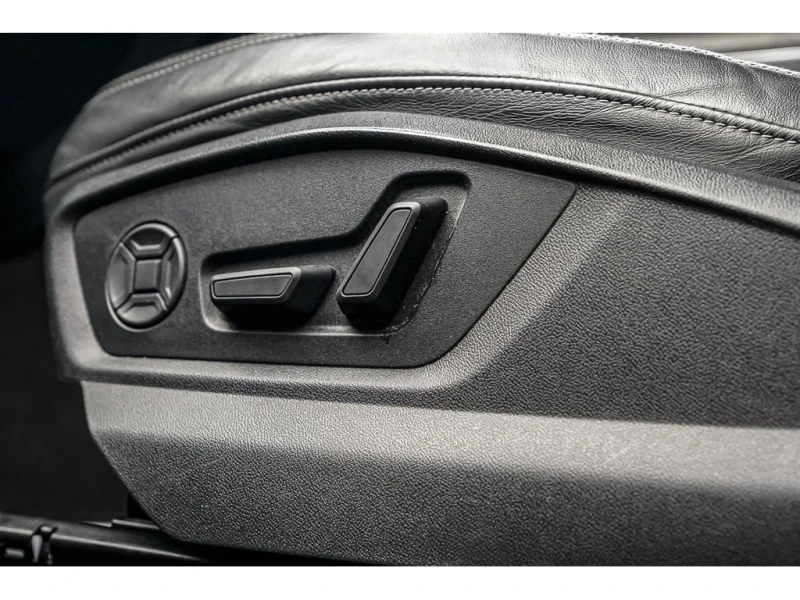 Audi Q8 * PROGRESSIV * S LINE QUATTRO * CARFAX* , снимка 16 - Автомобили и джипове - 52898718