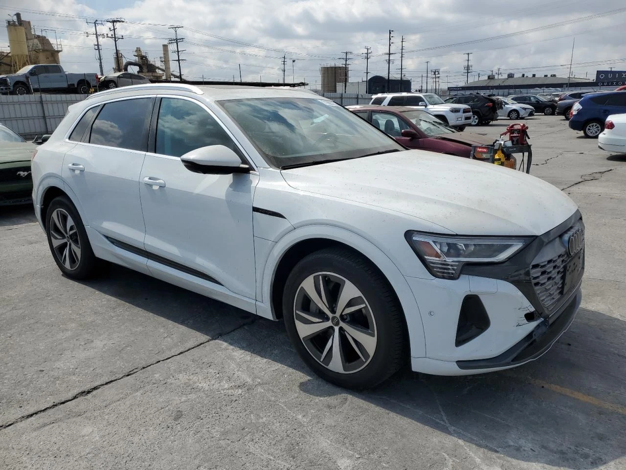 Audi Q8 E-TRON PREMIUM PLUS - изображение 3