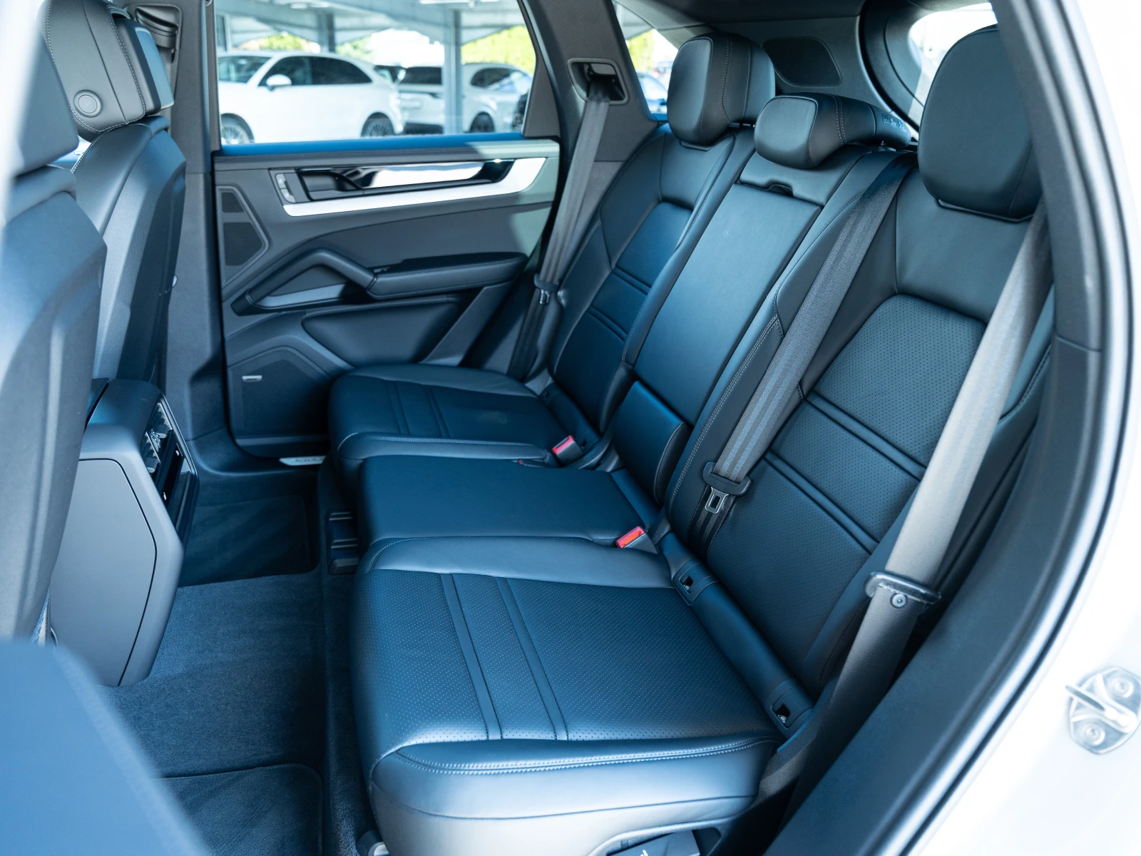 Porsche Cayenne E-Hybrid, снимка 13 - Автомобили и джипове - 53915847