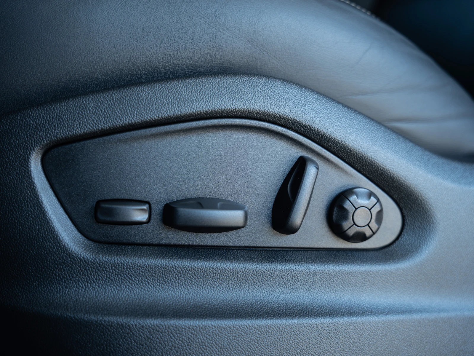 Porsche Cayenne E-Hybrid, снимка 16 - Автомобили и джипове - 53915847