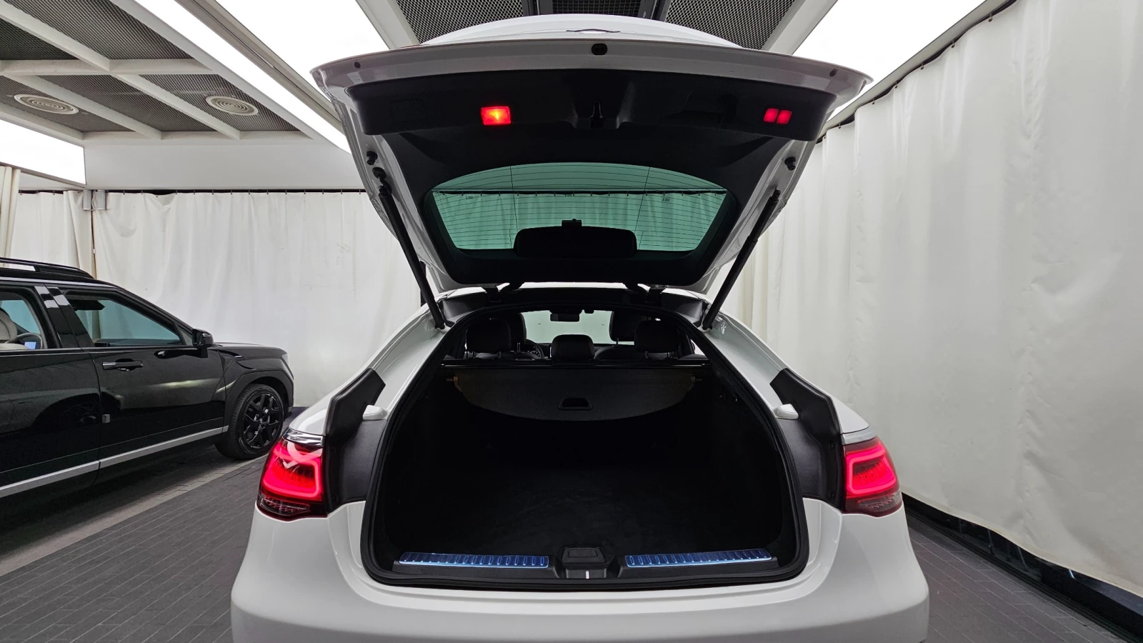 Mercedes-Benz GLC 43 AMG Head up/360 Cam/ДИГИТАЛЕН КИЛОМЕТРАЖ/КУПЕ/ДИСТР/, снимка 3 - Автомобили и джипове - 55445609