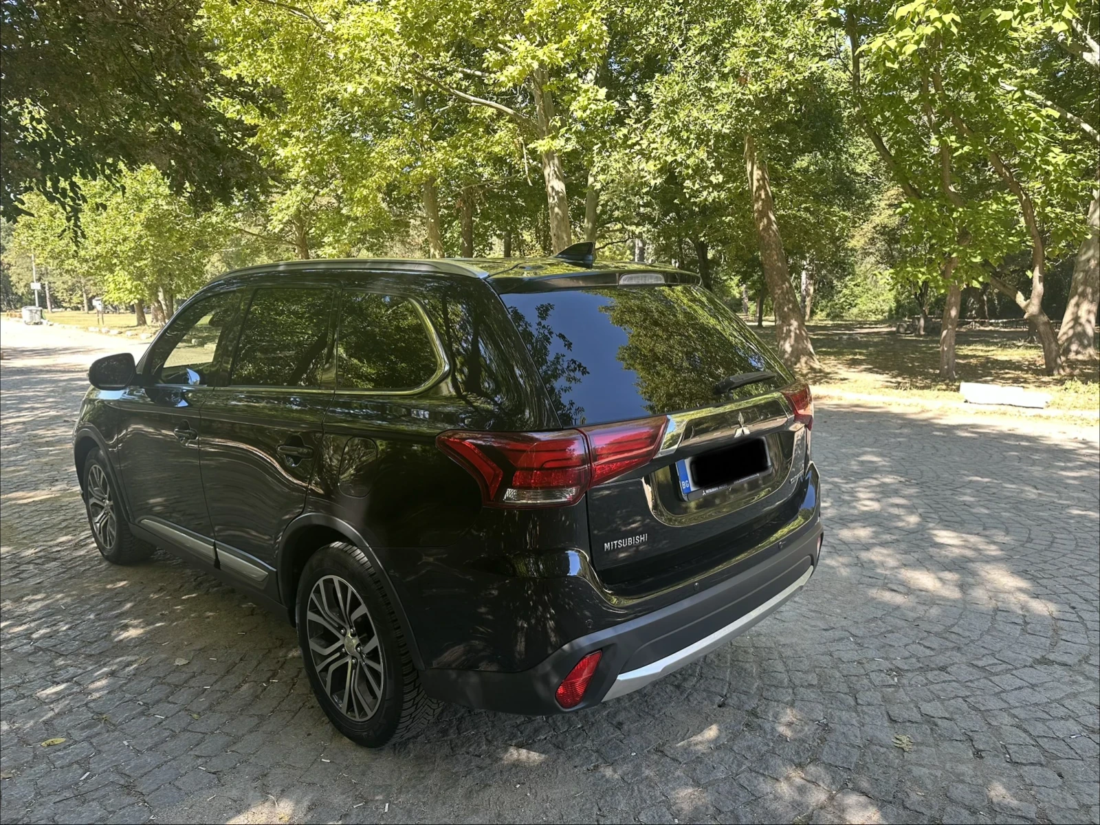 Mitsubishi Outlander 2.2Di-D, снимка 4 - Автомобили и джипове - 56010299