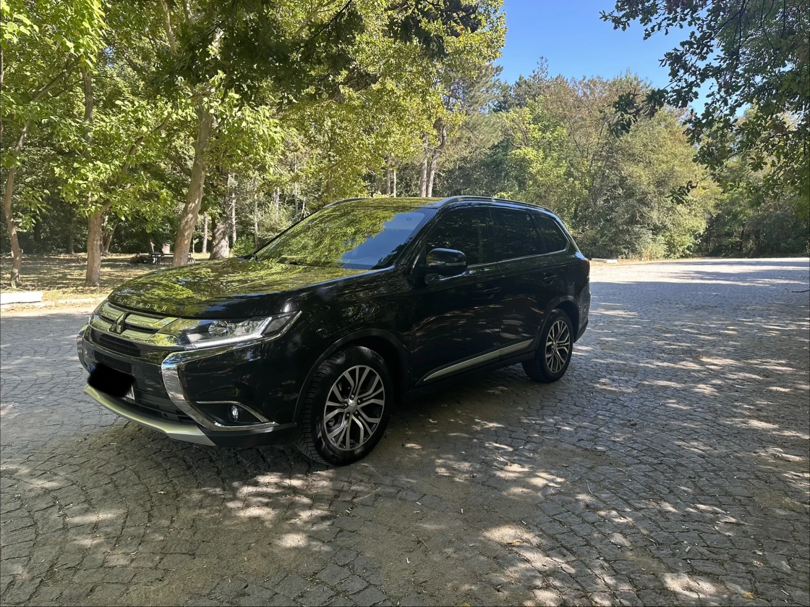 Mitsubishi Outlander 2.2Di-D, снимка 2 - Автомобили и джипове - 56010299