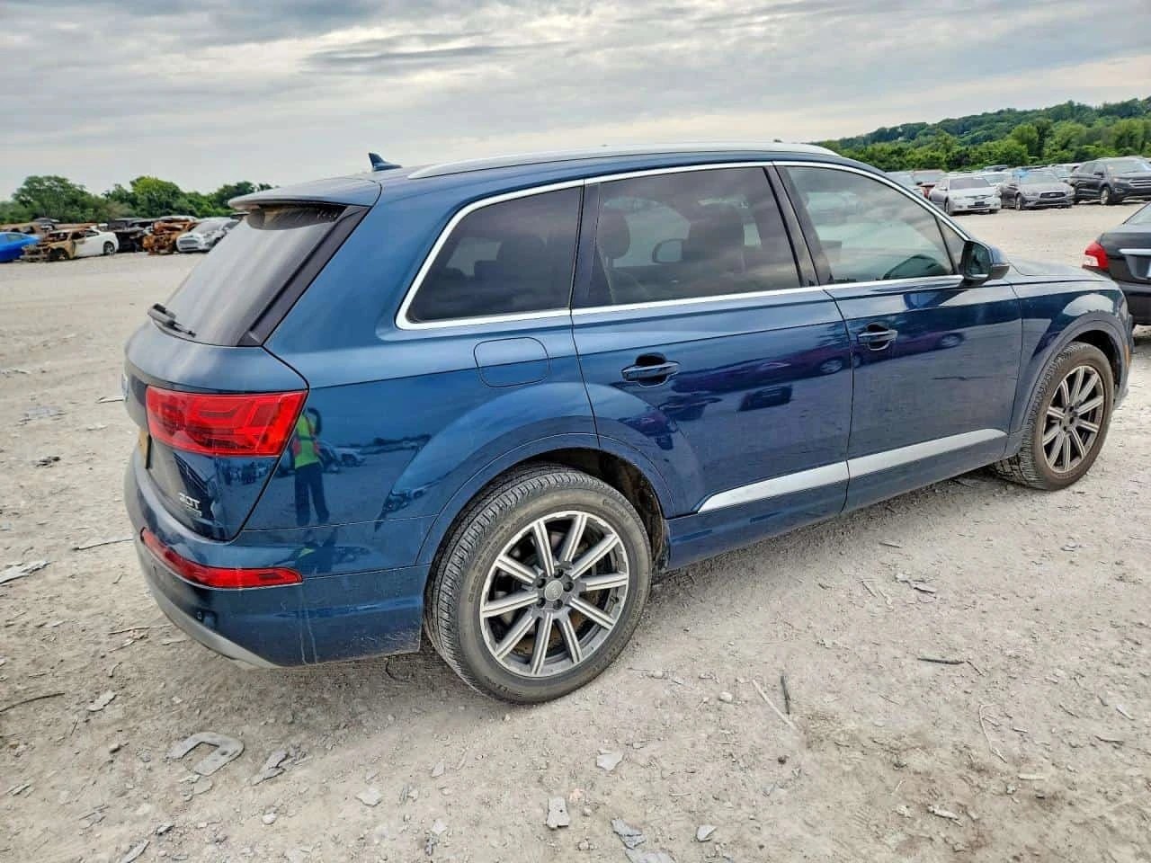 Audi Q7 Premium Plus * CARFAX * ОПЦИЯ ЗА ФИНАНСИРАНЕ, снимка 3 - Автомобили и джипове - 56309958