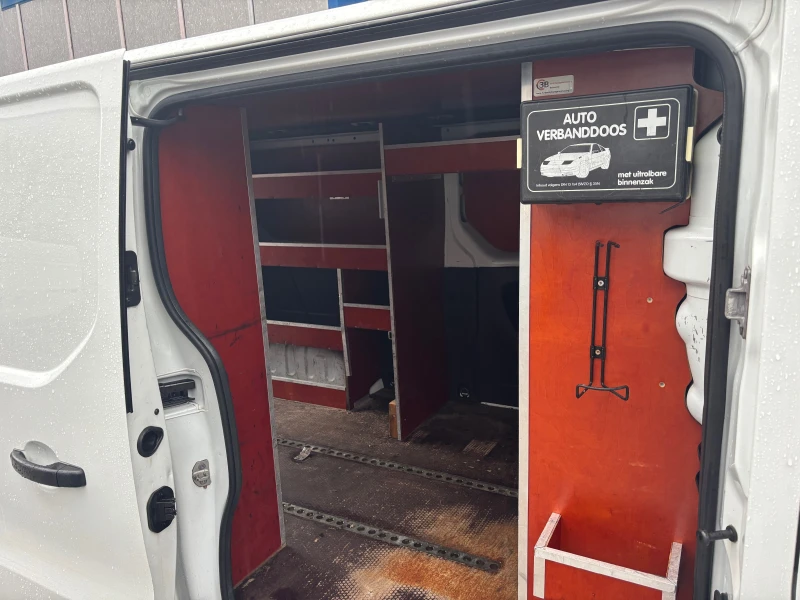 Renault Trafic 125кс, снимка 14 - Бусове и автобуси - 53035038