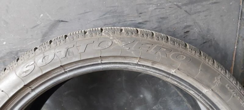 Гуми Зимни 245/40R20, снимка 6 - Гуми и джанти - 35124436