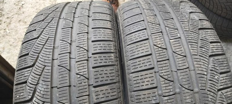 Гуми Зимни 245/40R20, снимка 3 - Гуми и джанти - 35124436