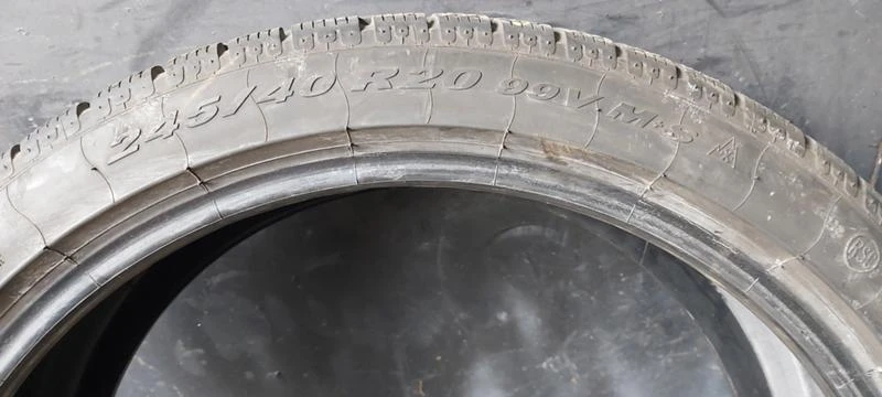 Гуми Зимни 245/40R20, снимка 7 - Гуми и джанти - 35124436